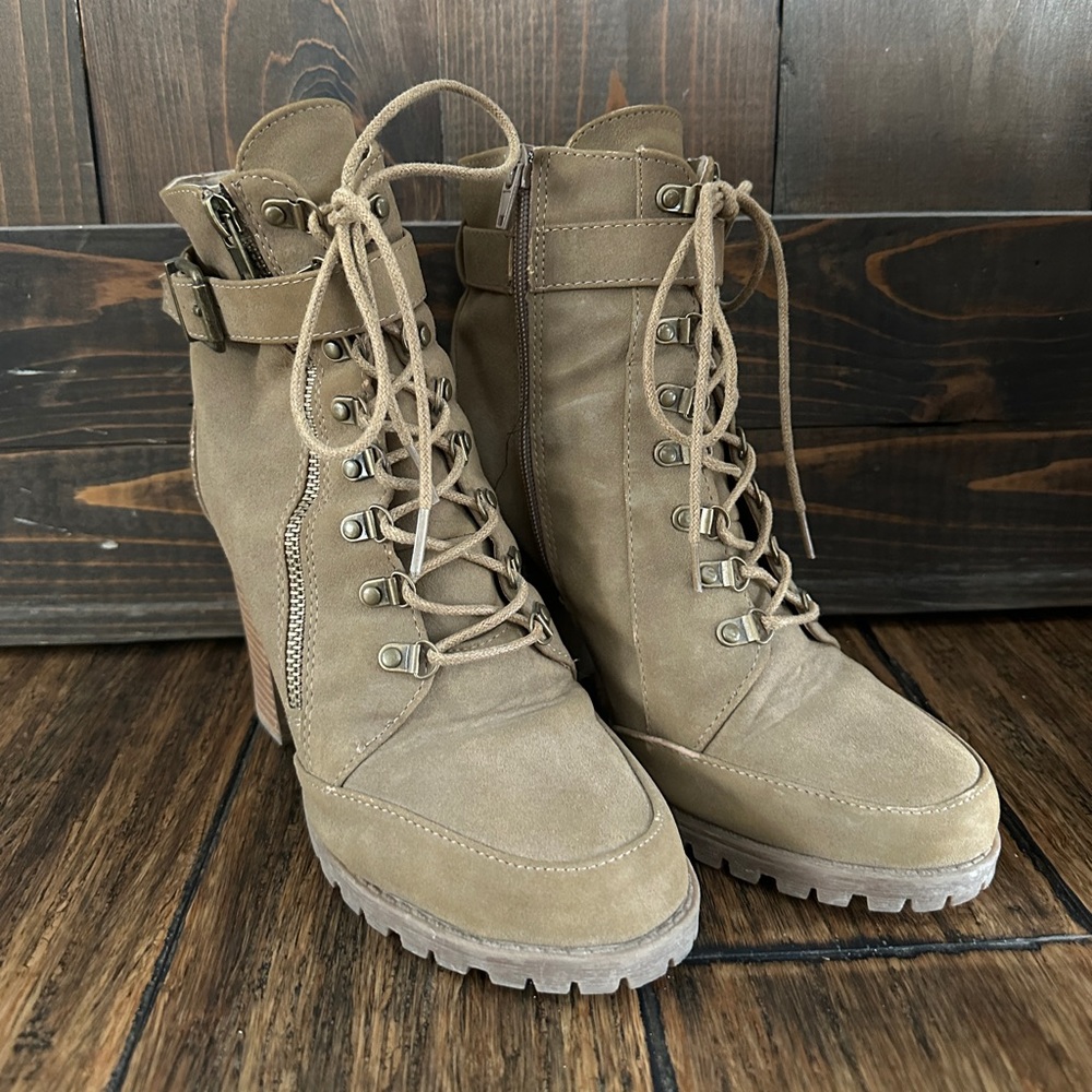Women’s Lace Up Chunk Heel Platform Booties Size 7.5